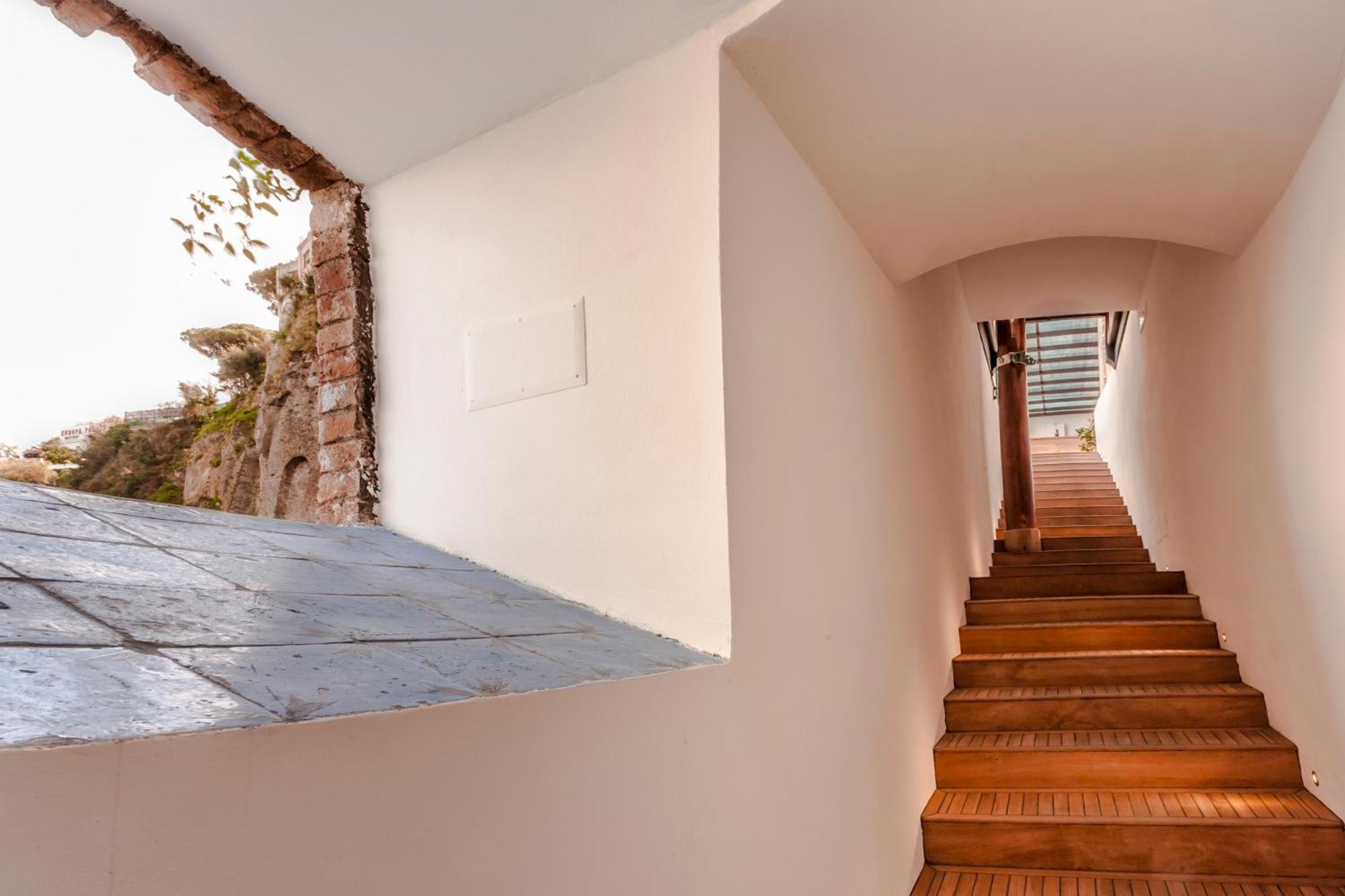 Yacht Club Capo Cervo Suites B&B Sorrent Exterior foto