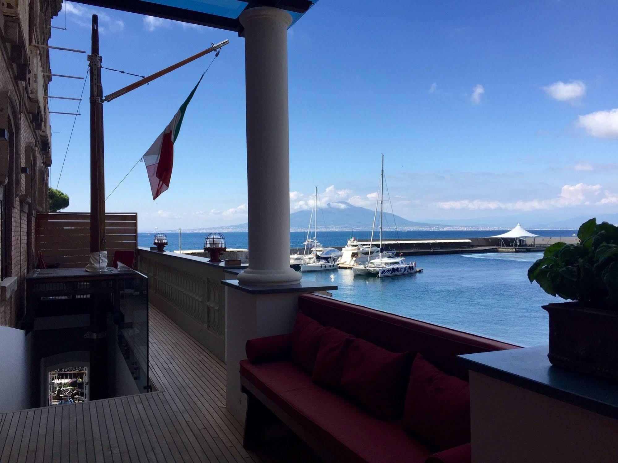 Yacht Club Capo Cervo Suites B&B Sorrent Exterior foto