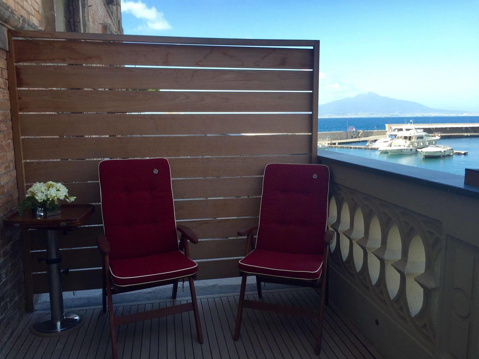 Yacht Club Capo Cervo Suites B&B Sorrent Exterior foto